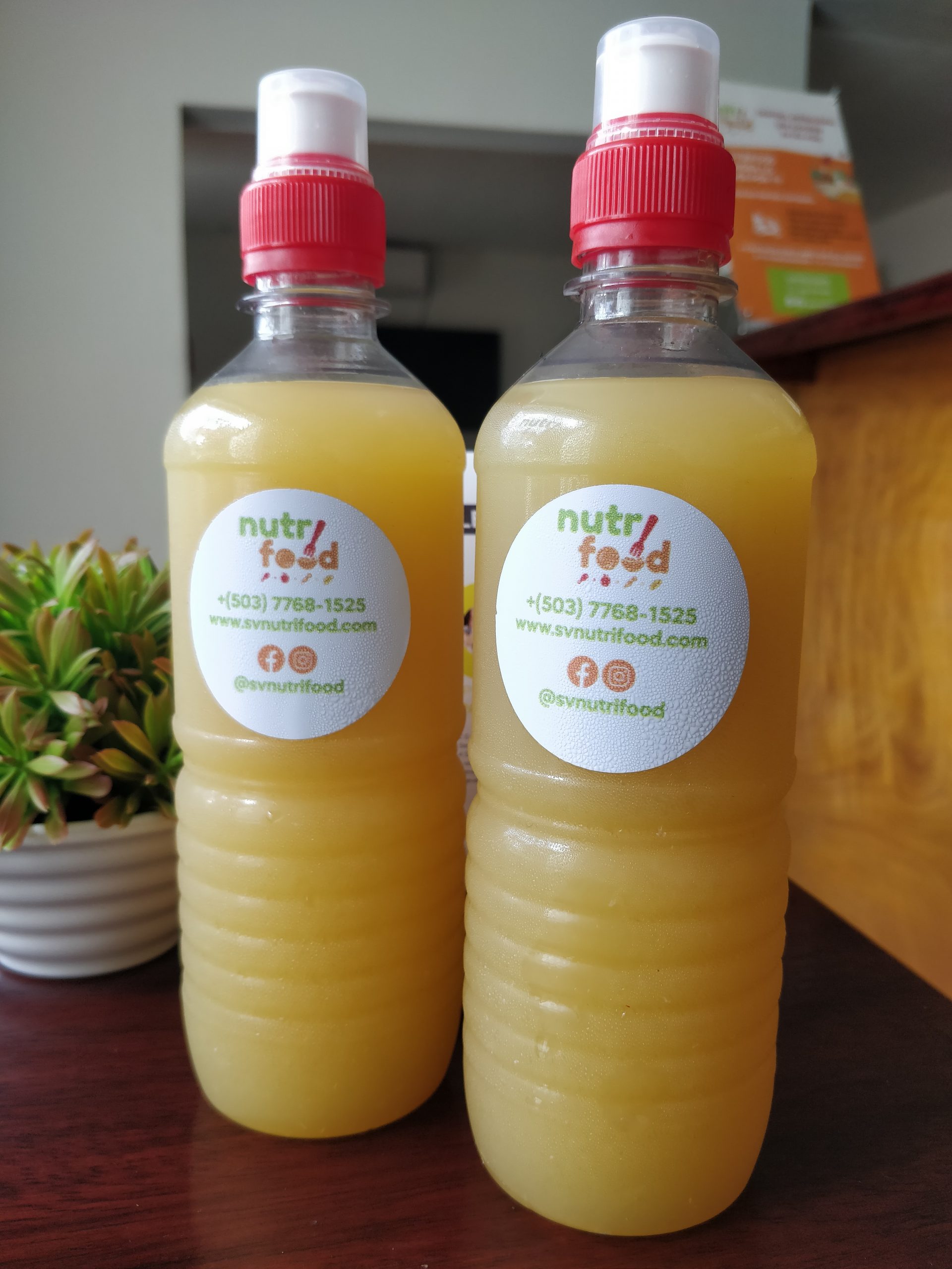 Jugo de naranja natural. Presentacion personal.