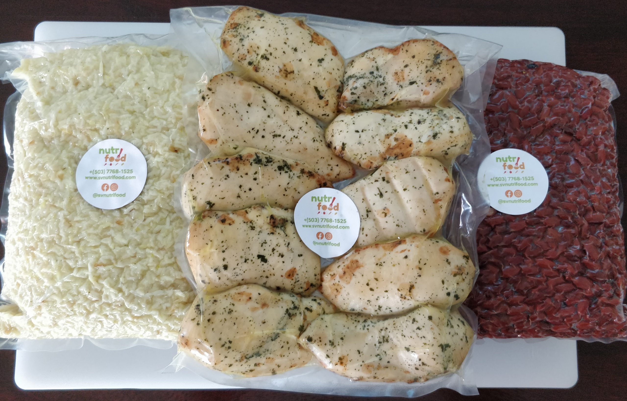 Combo: 15 Pechugas de pollo + 5 lbs de Arroz + 5 lbs de Frijoles.